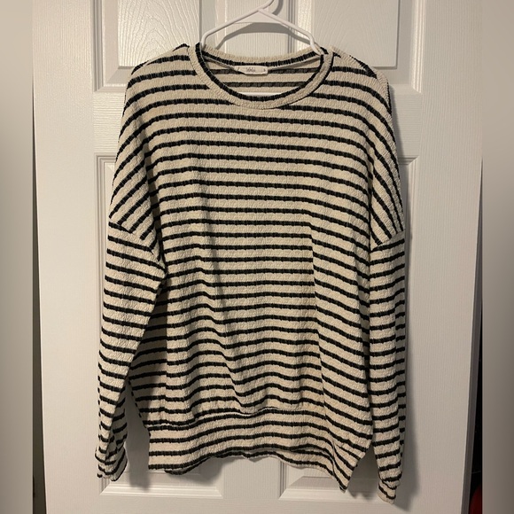 TALULAH Sweaters - TALULAH Black and Cream Striped Crew Sweater